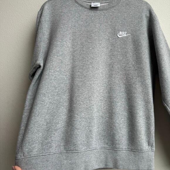 Nike Sweatshirt Small Gray Sportswear Club Fleece Pullover Crewneck BV2662-063 - Picture 2 of 10